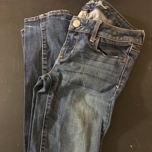 AMERICAN EAGLE JEANS